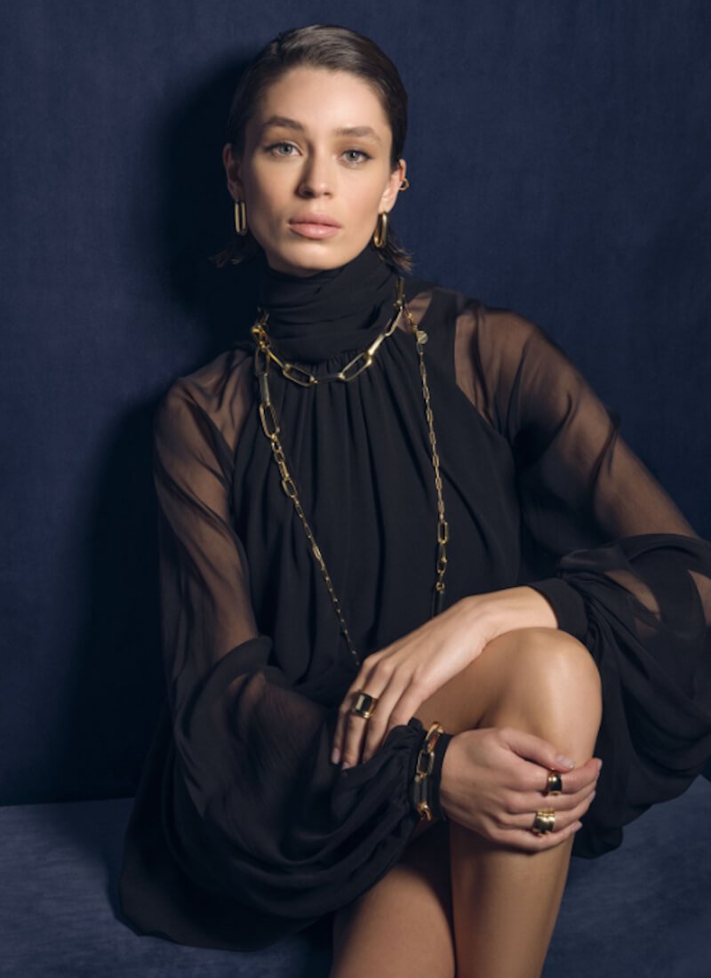Donna con anello Unoaerre
